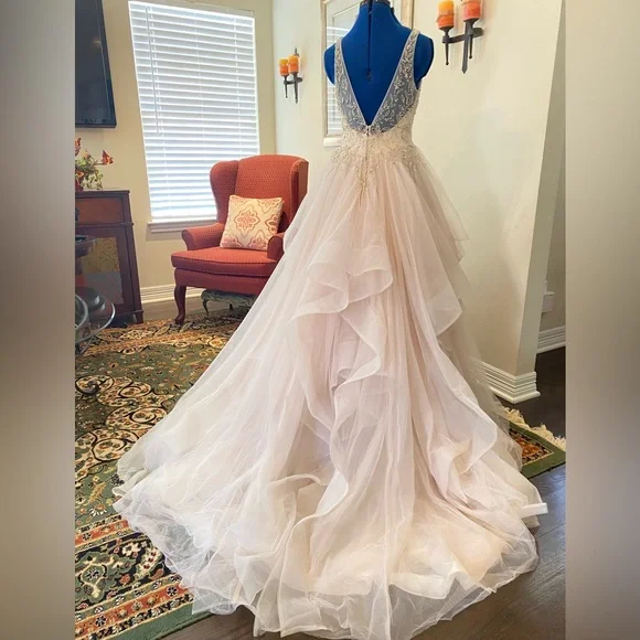 WEDDING DRESS - SOTTERO and  MIDGLEY - Size 8 - Picture 5 of 15